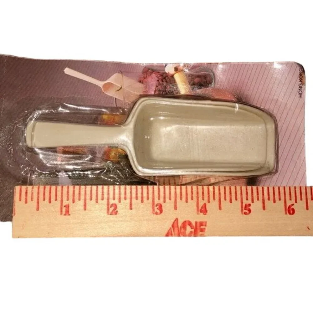 Vintage Plastic Scoops NEW Small Set of 2